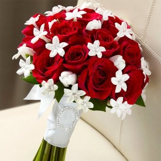 Букет невесты из 15 красных роз «Яркая жизнь»