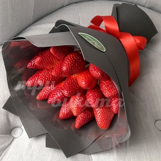 Крафт букет из клубники