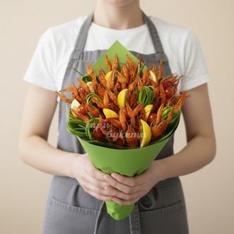 Букет из раков, помидоров и лимона