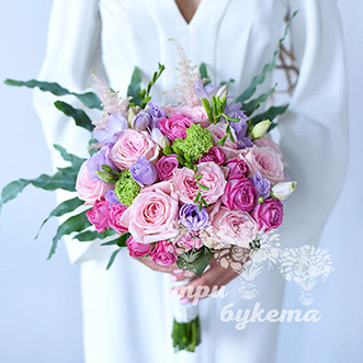 Букет невесты из роз и фрезии