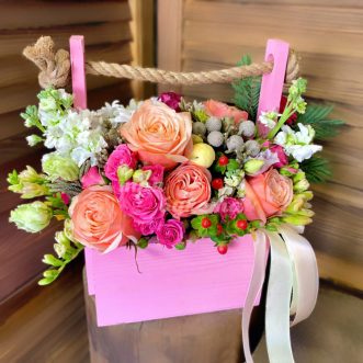 Нежная композиция пионовидных роз