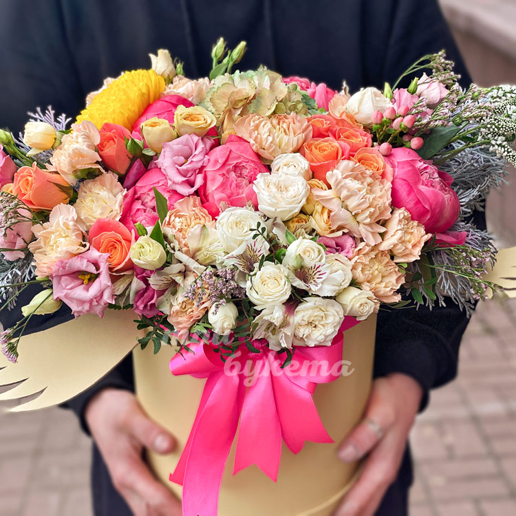 Пышная композиция на 14 февраля (крупный план)